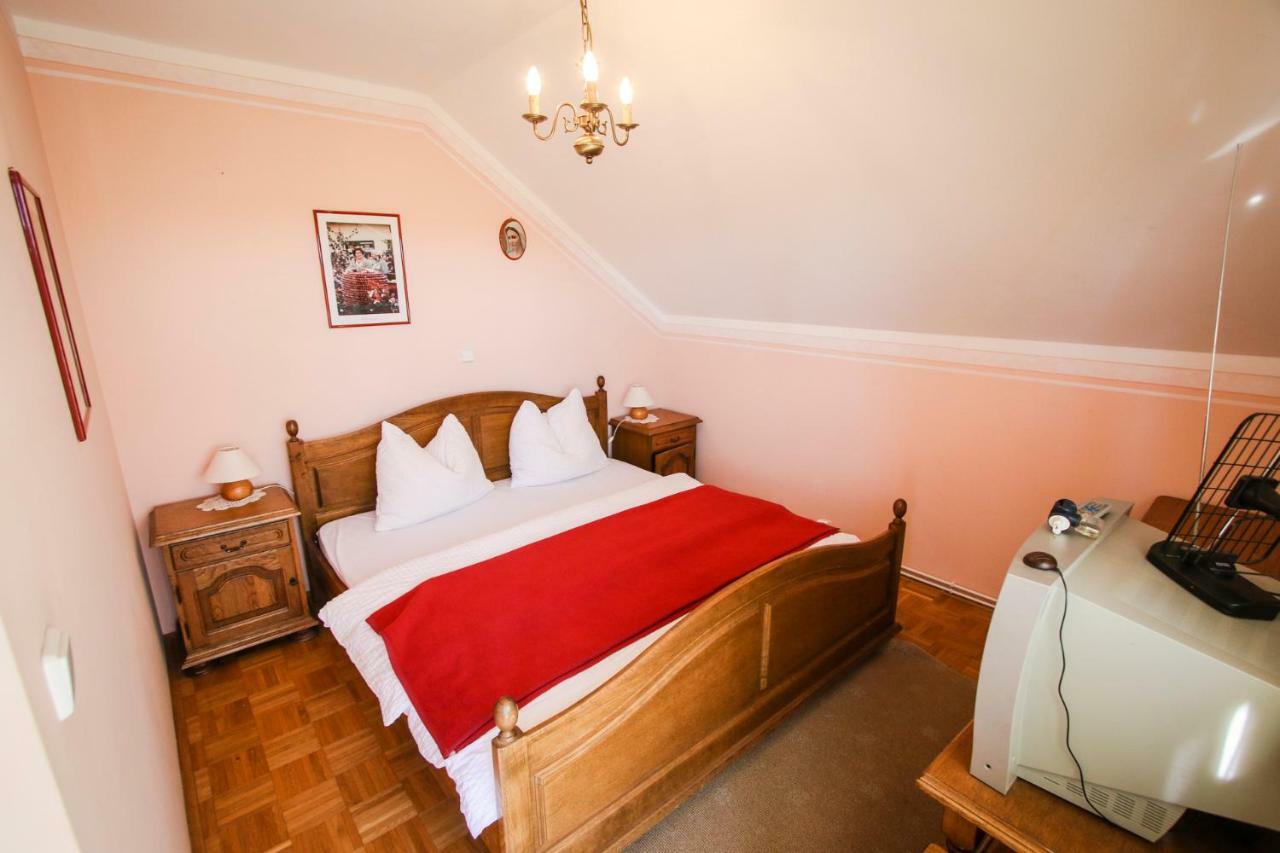 Moj Dom-Toplak Hotel Jursinci Екстериор снимка